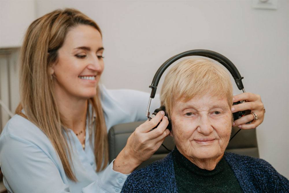 woman-old-lady-img